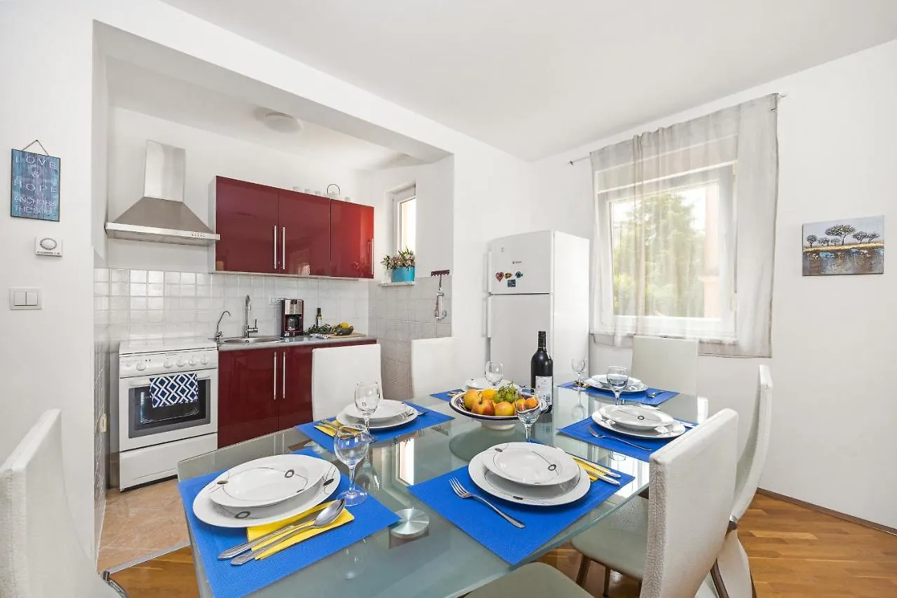 Apartment Blue Water Pula 0*,  Croatia